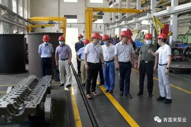 董事长、总经理陈迪，党委副书记黎宇明陪同调研组一行参观乐鱼官方站网页版登录入口-乐鱼(中国)展览室